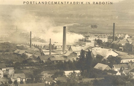 Radotínská cementárna kolem roku 1925 Radotínská cementárna kolem roku 1925