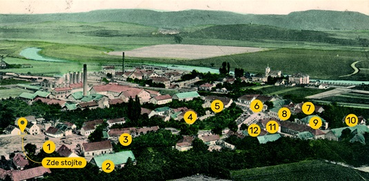 Nejstarší podoba radotínské návsi na fotografii z Velkého háje na počátku 20. století Nejstarší podoba radotínské návsi na fotografii z Velkého háje na počátku 20. století