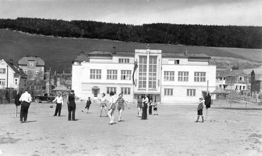 Nová sokolovna byla postavena v roce 1932