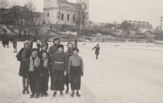 Bruslení na Berounce pod kostelem (1932)