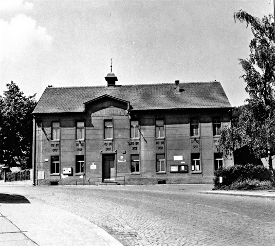 Omšelý dům "U Koruny" v roce 1970