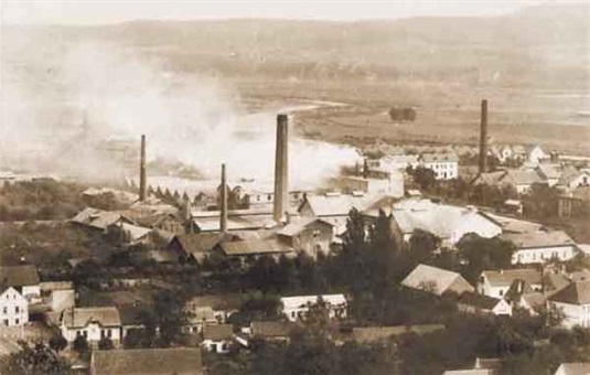 radotínská cementárna_stará_ byla svojí prašností vyhlášená.jpg