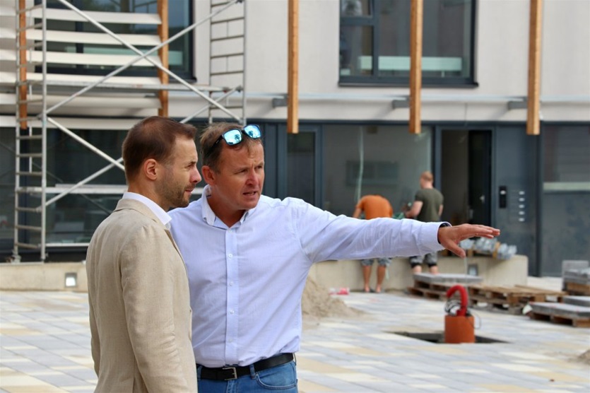 Pražský radní Vít Šimral na návštěvě nové Koruny, 23.8.2021