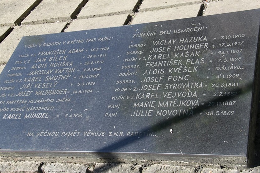 Pietní akt u pomníku padlým na náměstí Osvoboditelů, 7.5.2015