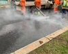 Modernizace trati. Pokládka litého asfaltu na komunikaci pod mostem, instalace zábradlí i veřejného osvětlení. 7.12.2020