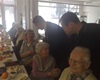 Dům s pečovatelskou službou, K Cementárně, 17.12.2009 - blahopřání starosty Mgr. Karla Hanzlíka a jeho zástupce Mgr. Miroslava Knotka