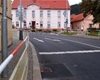 nově vytvořený odbočovací pruh na nám. Osvoboditelů ve směru od Černošic