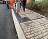 Modernizace trati. Pokládka litého asfaltu na komunikaci pod mostem, instalace zábradlí i veřejného osvětlení. 7.12.2020