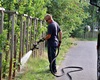 Dobrovolní hasiči zalévají stromy; 14.8.2023