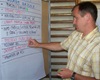 První setkání k projektu Místo u řeky, 24.6.2008.<br />K podobě místa u řeky se vyjádřil i zástupce radotínského starosty Miroslav Knotek.<br />Foto: MČ Praha 16, Jana Černá k podobě místa u řeky se vyjádřil i zástupce radotínského starosty miroslav knotek.