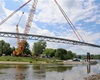 Přesun mostní konstrukce lávky na pilíře, 1.6.2022