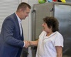 Učitelům radotínské základní školy a kuchařkám ze školní jídelny přišel poděkovat i starosta Karel Hanzlík, 30.6.2021