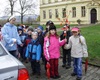 Ozdobená větvička jívy či smrčku, kterou si průvod odnáší zpět do vsi, symbolizuje přání brzkého příchodu jara a sluníčka.<br />Foto: Mateřská škola Praha - Radotín, Kateřina Ratolisková
