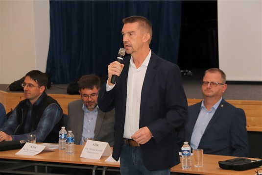 Setkání k rekonstrukci železniční tratě a výstavbě koridoru Setkání k rekonstrukci železniční tratě a výstavbě koridoru